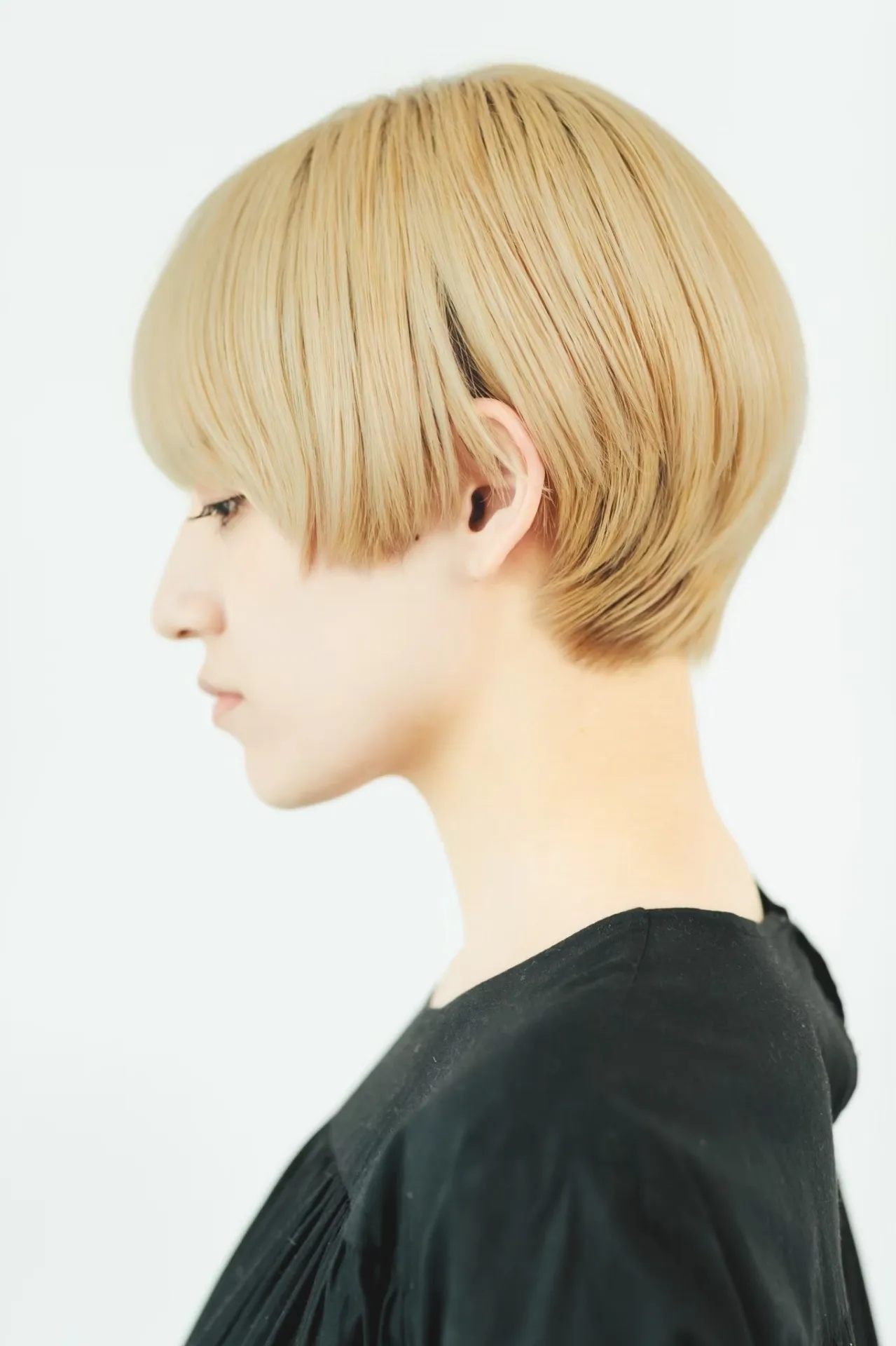 blond × minimum short