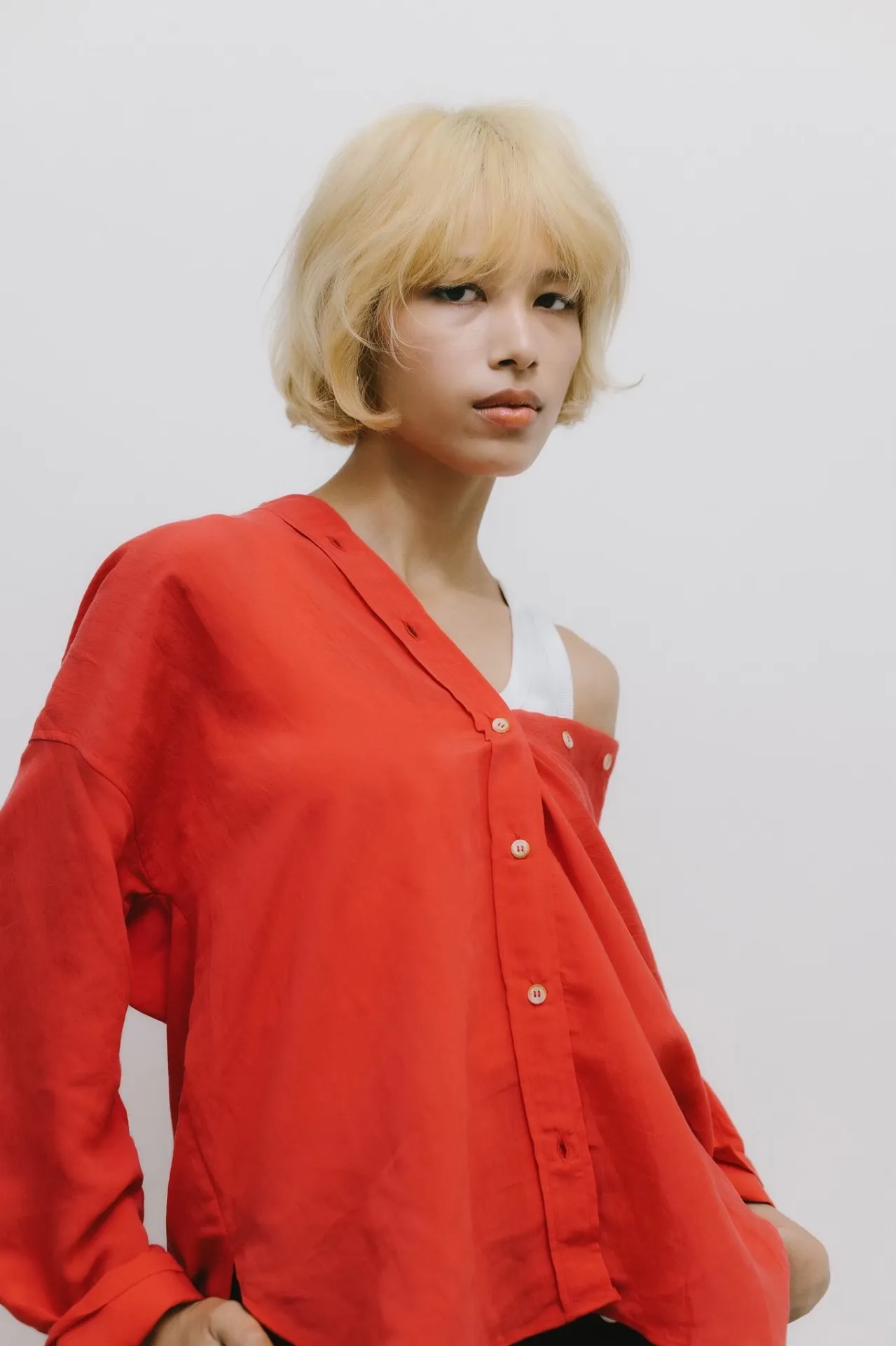 blond × rough short bob