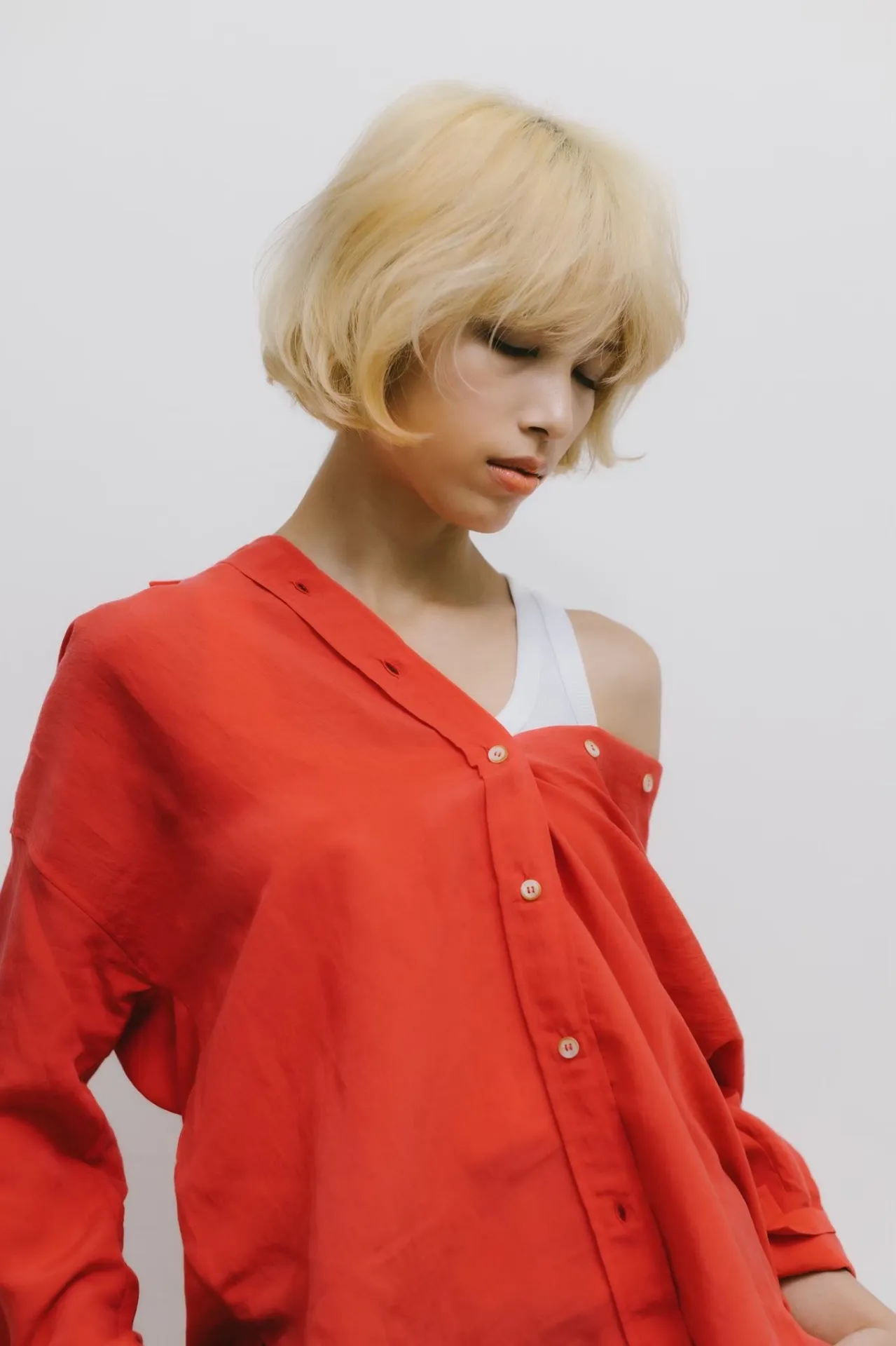 blond × rough short bob