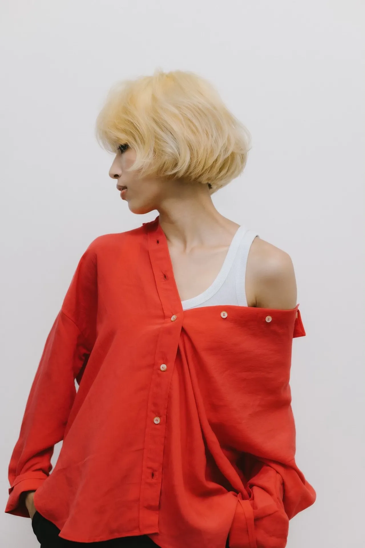 blond × rough short bob