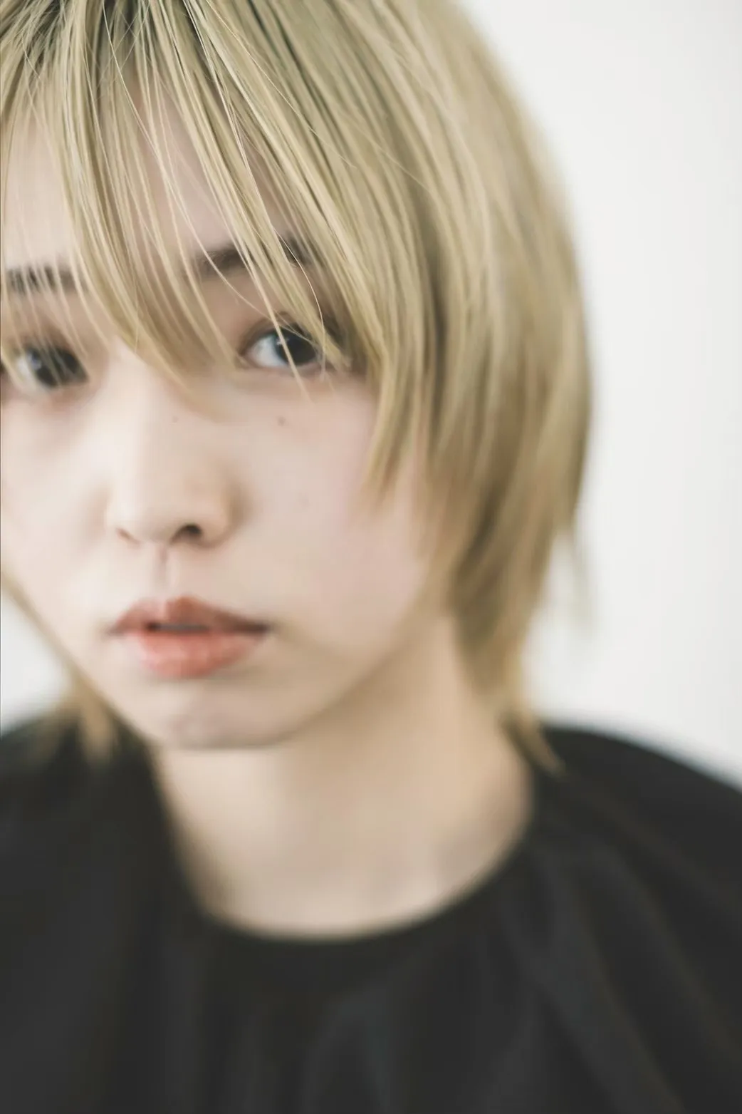 blond × layer bob